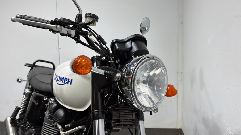 Triumph Bonneville (10MY)